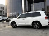 Toyota Land Cruiser Grand Touring V8
